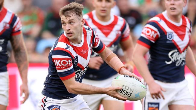 SYDNEY, AUSTRALIA - SEPTEMBER 11: Sam Walker of the Roosters looks to pass during the NRL Elimination Final match between the Sydney Roosters and the South Sydney Rabbitohs at Allianz Stadium on September 11, 2022 in Sydney, Australia. (Photo by Mark Kolbe/Getty Images)