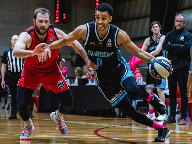 The Hobart Chargers’ Jonathan Mines races past his Eltham opponent. Picture: Linda Higginson