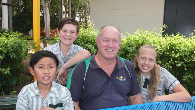 Sunnybank Hills State School teacher Dave Robertson aka Mr Robbo is retiring after 40 years as a teacher. He is pictured with his students Lucy Julien, Cooper Warren (tall boy) and Lucas Chan. Photo: Kristy Muir