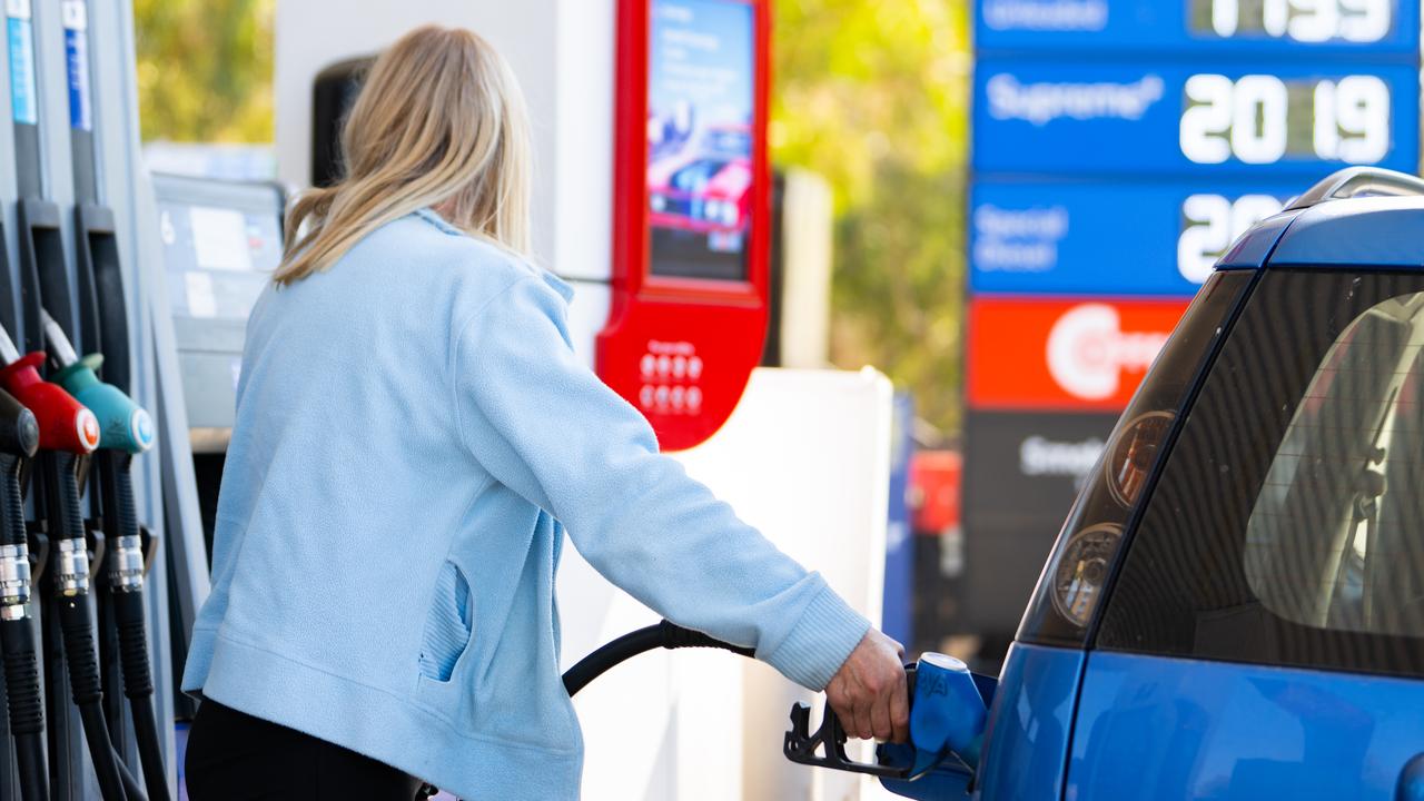 Combien les Australiens dépensent-ils de plus en essence