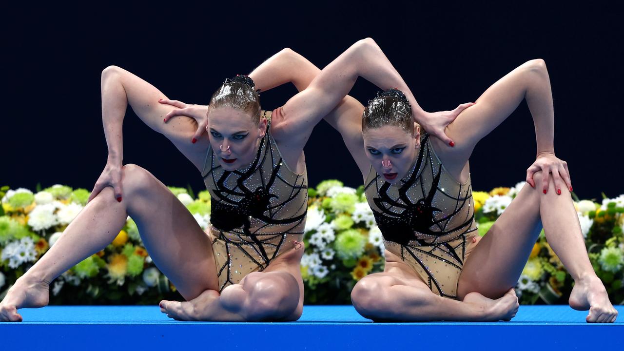 Svetlana Kolesnichenko and Svetlana Romashina put on one heck of a show (Photo by Clive Rose/Getty Images)