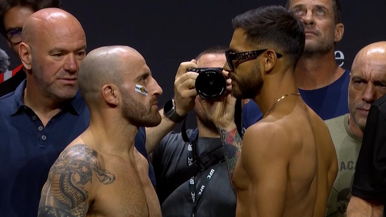 Alexander Volkanovski and Yair Rodriguez face off ahead of their featherweight title bout at UFC 290. Picture: Supplied