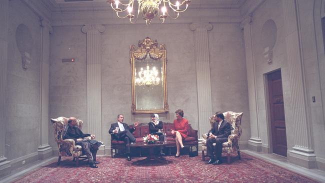 Samar with former US President George W. Bush and former First Lady Barbara Bush