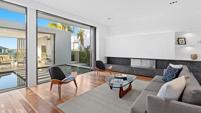 41 Parklane Tce, Paradise Point.