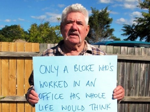 The Man’s sign resonated with thousands of Aussies. Picture: Twitter