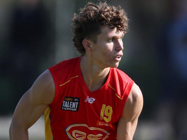 Beau Addinsall of the Gold Coast Suns U18 boys academy handpasses the ball during the 2024 Coates Talent League Boys Round 06 match. Picture: Rob Lawson/AFL Photos.