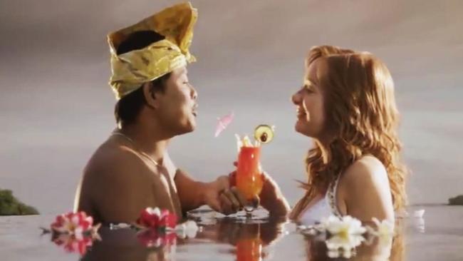 ’Kiss me, Ketut’, Rhonda and Ketut in the 2015 AAMI insurance TV ad.