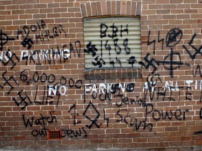 The graffiti also made reference to the Holocaust. @Schtang/Twitter