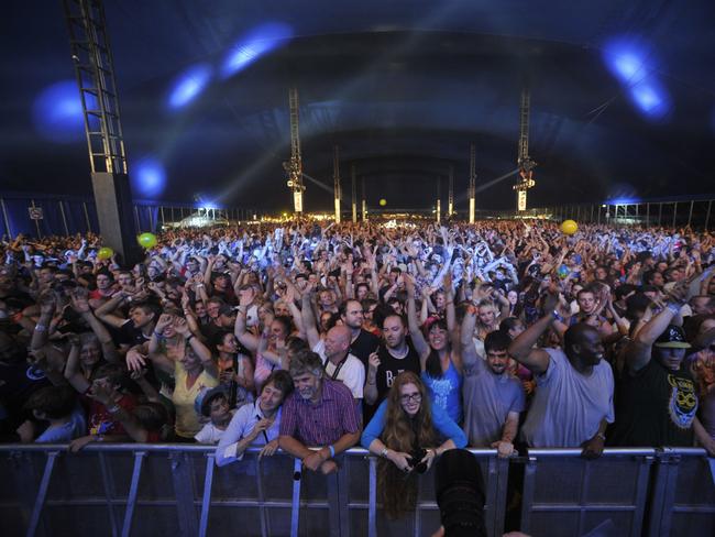 A massive crowd turns up to watch Michael Franti and the Speahead perform at the 25th Annual Byorn Bay Bluesfest. Photo Marc Stapelberg / The Northern Star