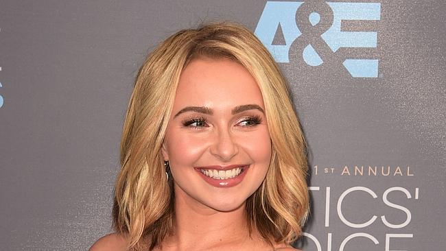 Hayden Panettiere stuns in eye-popping gown