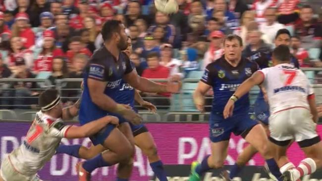 4-5: Canterbury's Tony Williams passes the ball to himself in the lead-up to the William Hopoate try.