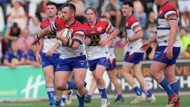 Ryan Starr on the charge for Emu Plains. Picture: Steve Montgomery