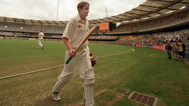 Martin Love salutes the Gabba crowd after scoring 228.