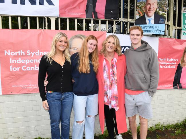 Tink outside Naremburn School with her three children after voting on election day. (Photo by James D. Morgan/Getty Images)