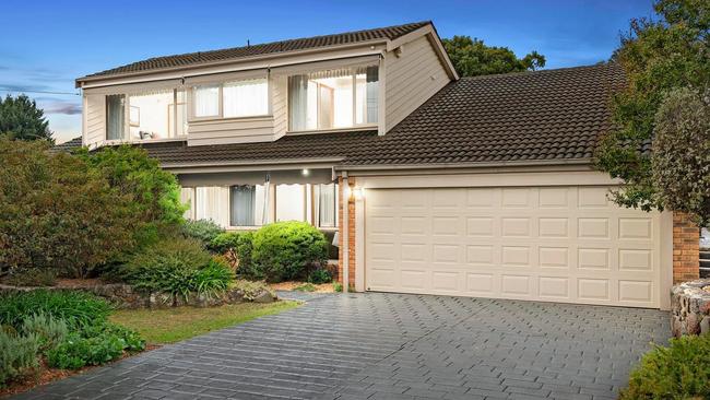 Croydon Hills median house price rose to $1.105m, as <a href="https://www.realestate.com.au/property-house-vic-croydon+hills-144641832?sourcePage=rea:buy:pdp&amp;sourceElement=related-properties">40 Narr-Maen Drive, Croydon Hills </a>is on the market for $1.15-$1.25m,