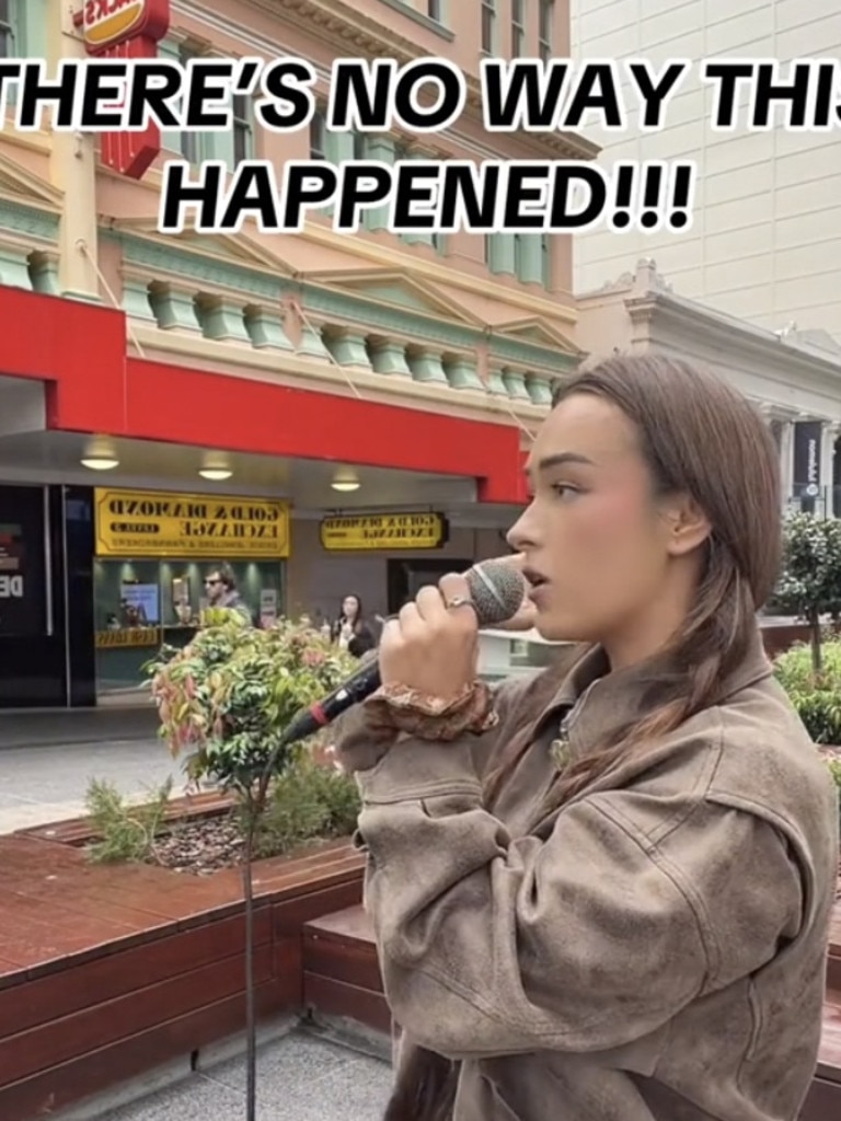 Teddy Swims surprised a busker in Brisbane.