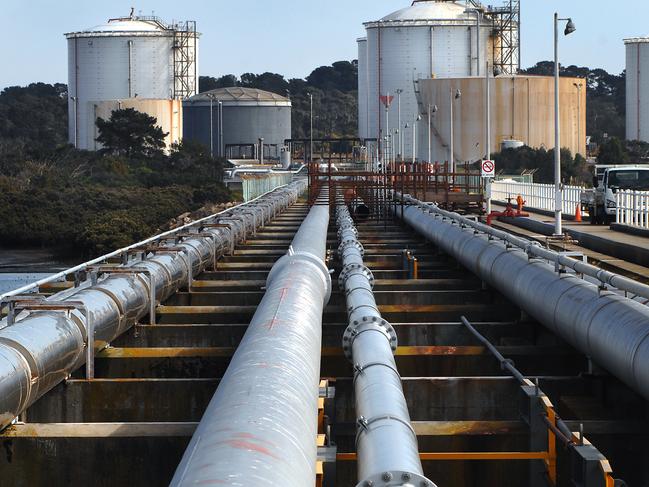 Long island pipelines receive processed gas and oil from Longford in Gippsland.