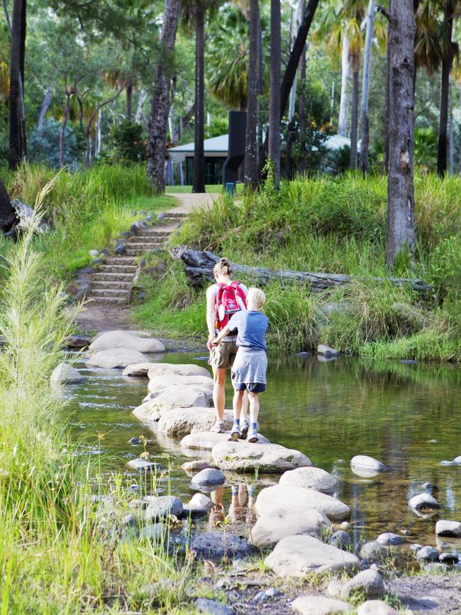 Stepping stones over Carnarvon Creek near the Carnarvon Gorge Visitors Centre. Carnarvon Gorge National Park. Photo: Mark Daffey.