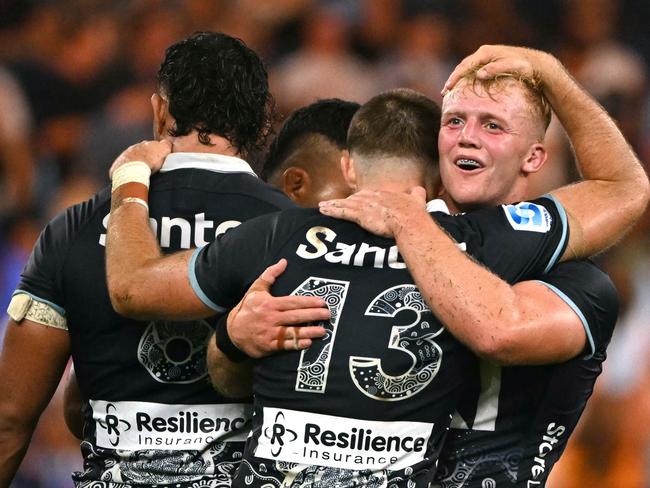 Players from the Waratahs react after winning the Super Rugby Round 3 match between New South Wales Waratahs and Fijian Drua at Allianz Stadium in Sydney on February 28, 2025. (Photo by SAEED KHAN / AFP) / -- IMAGE RESTRICTED TO EDITORIAL USE - STRICTLY NO COMMERCIAL USE --