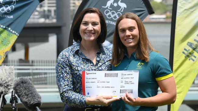 Marathon swimmer Chelsea Gubecka is presented with a ticket to Paris 2024 by Chef de Mission Anna Meares. Picture: Bradley Kanaris/Getty Images