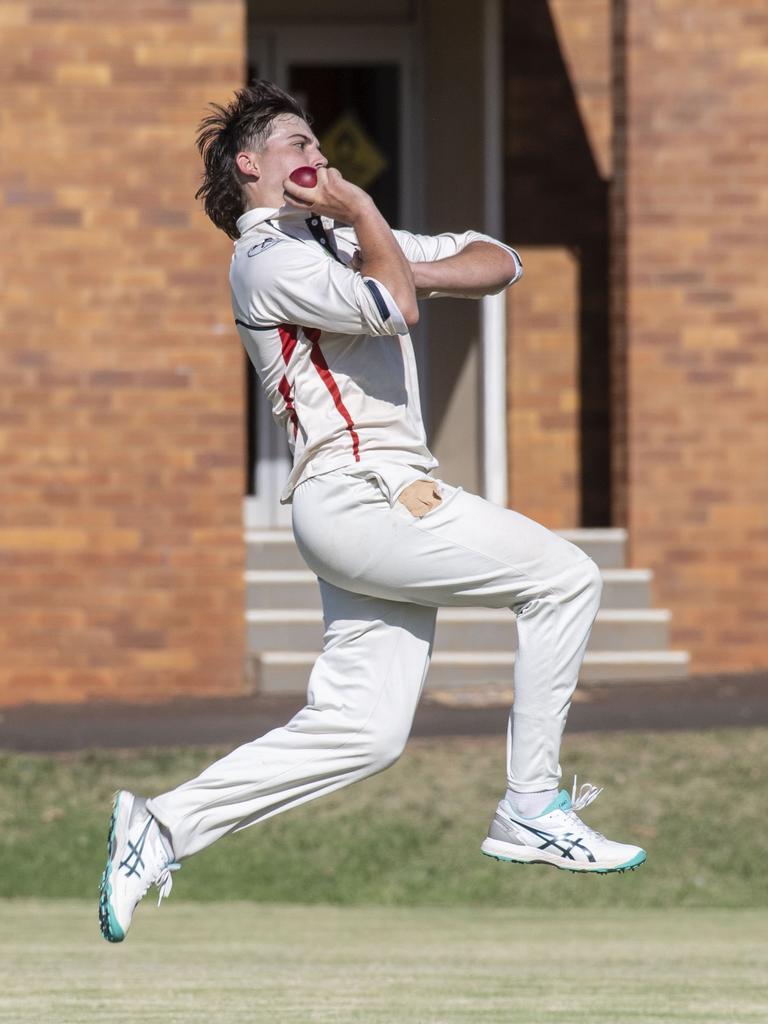 Hayden Campbell bowls for Met-Easts. Picture: Nev Madsen.