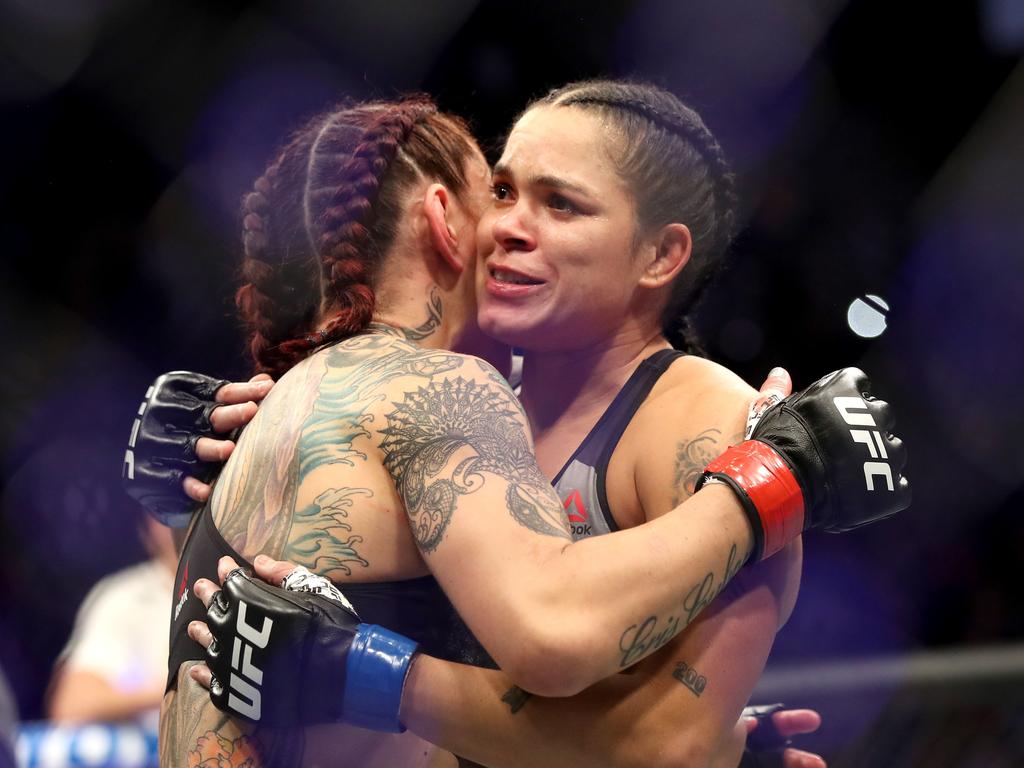 UFC 232: Amanda Nunes first round KO Cris Cyborg, knockout, reaction ...