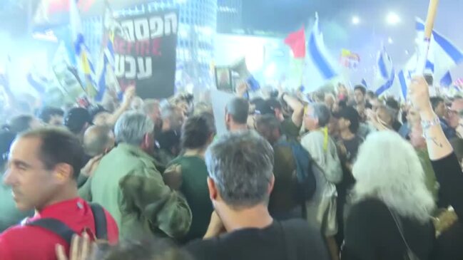 Anti-government protesters, police scuffle at Tel Aviv rally