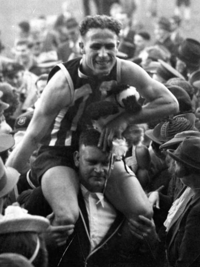 Port captain Bob Quinn being carried from the Adelaide Oval after winning the 1939 grand final.