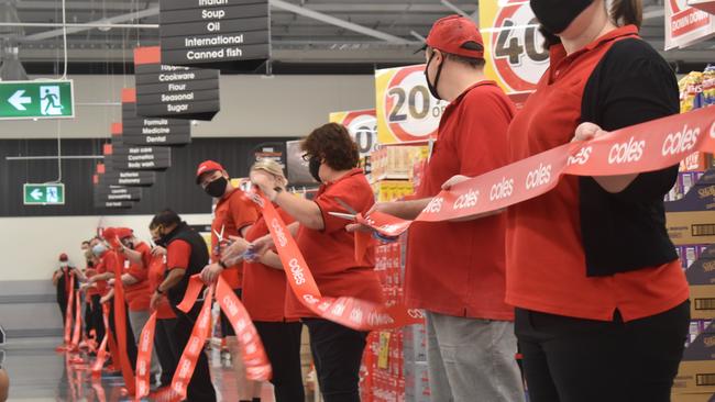 Coles in Yamanto Central opened on Thursday morning with a team of 80 staff members kicking things off. Staff cut a ribbon to officially open the store.