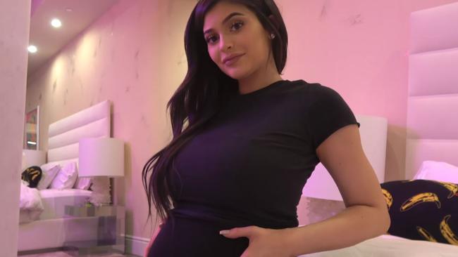 Kylie Jenner Spills Pregnancy Details During Impromptu Q And A Herald Sun 