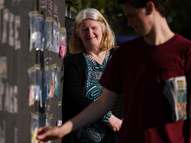 Beth Crothers gave away at least 380 masks in one day.Picture: NCA NewsWire / Dan Peled