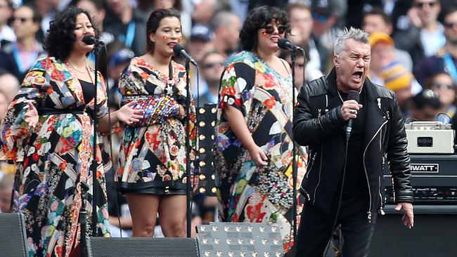 Doesn’t get more Aussie than Jimmy Barnes at the ‘G. Picture: Michael Klein