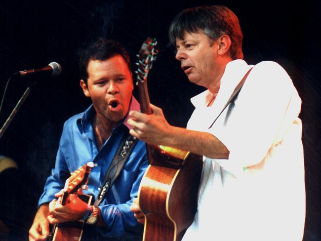 Troy Cassar-Daley and Tommy Emmanuel in 2004.