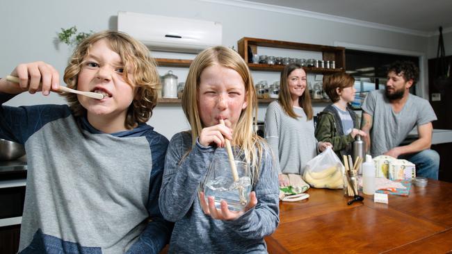 Noah, 9, Charlee, 7, Amber, Eris, 12, and Dave Howard with their plastic-free alternatives. Picture: AAP/Morgan Sette