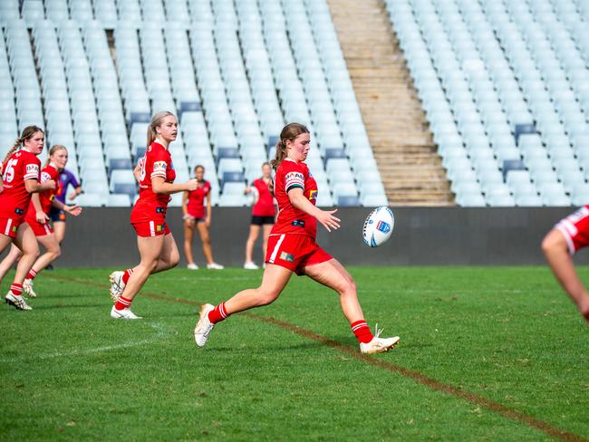 Sienna Yeo puts a kick up for the Steelers. Picture: Thomas Lisson