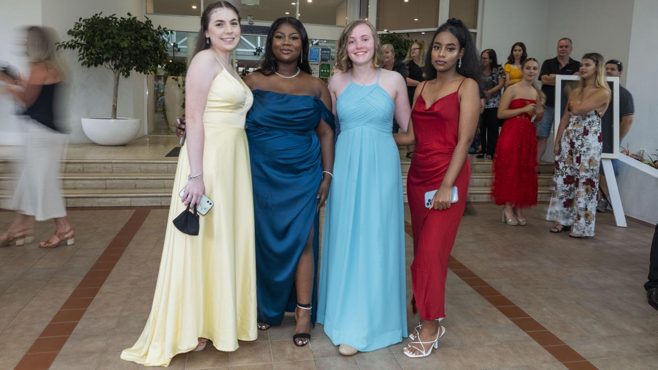 Toormina High formal photos in gallery | Daily Telegraph