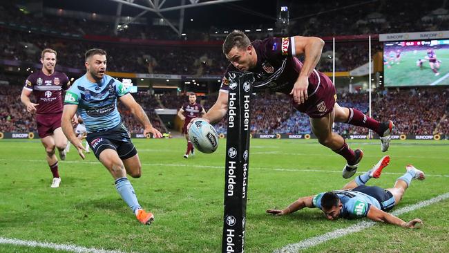 BRISBANE, AUSTRALIA – JUNE 05: Corey Oates of the Maroons dives over in the corner to score a try during game one of the 2019 State of Origin series between the Queensland Maroons and the New South Wales Blues at Suncorp Stadium on June 05, 2019 in Brisbane, Australia. (Photo by Cameron Spencer/Getty Images) *** BESTPIX ***