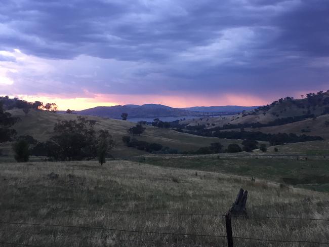 HERALD SUN SUMMER SNAPS 2023/24. Summer sunsets at Bethanga. Picture: Chris Lyons, Bethanga. Contact: bethanga1218@gmail.com; 0477829031