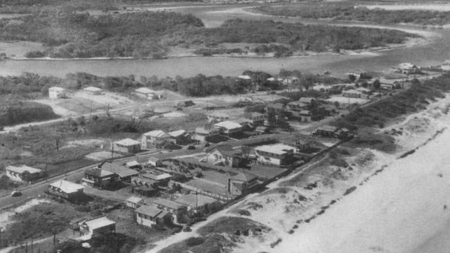 A historic photo of Narrowneck and the parkland.