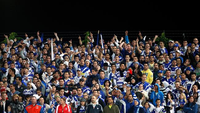 Bulldogs fans were irate with the decision to disallow the try. Picture: AAP Image/Action Photographics, Robb Cox