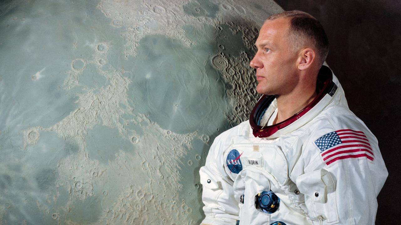 Official NASA portrait of astronaut Buzz Aldrin.