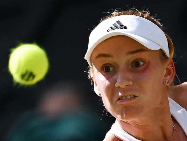 Kazakhstan's Elena Rybakina eyes the ball as she returns it to Tunisia's Ons Jabeur during their women's singles final tennis match on the thirteenth day of the 2022 Wimbledon Championships at The All England Tennis Club in Wimbledon, southwest London, on July 9, 2022. (Photo by SEBASTIEN BOZON / AFP) / RESTRICTED TO EDITORIAL USE