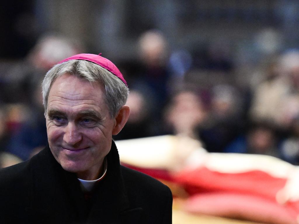 Francis welcomes ‘enemy’ from exile