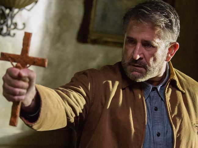 ANTHONY LaPAGLIA as Samuel Mullins in a scene from New Line Cinema's supernatural thriller film ANNABELLE: CREATION, a Warner Bros. Pictures release.