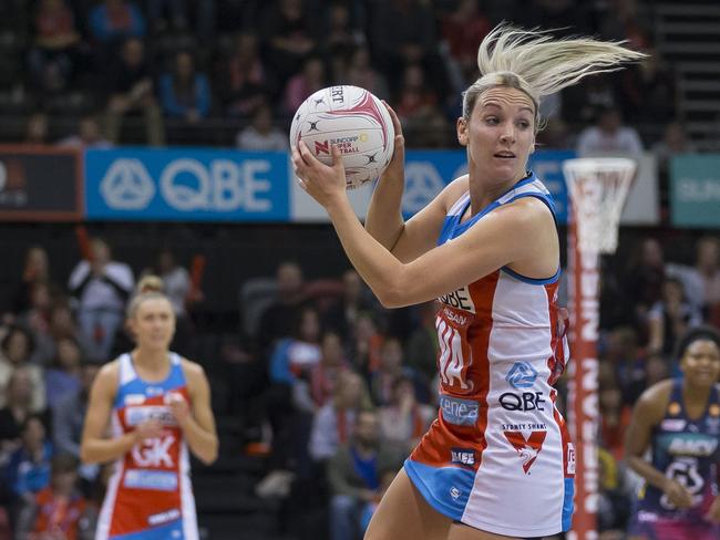 Natalie Haythornthwaite of the Swifts during the Round 12 Super Netball match between the NSW Swifts and the Melbourne Vixens at the Quaycentre in Sydney, Saturday, August 10, 2019. (AAP Image/Craig Golding) NO ARCHIVING, EDITORIAL USE ONLY