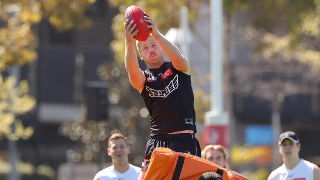 MELBOURNE, AUSTRALIA - SEPTEMBER 26: Billy Frampton of the Magpies marks the ball during a Collingwood Magpies AFL training session at AIA Centre on September 26, 2023 in Melbourne, Australia. (Photo by Kelly Defina/Getty Images)