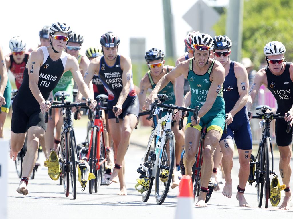 Cyle to run leg transition of the Men's Elite &amp; U23 Devonport Triathlon. PICTURE CHRIS KIDD