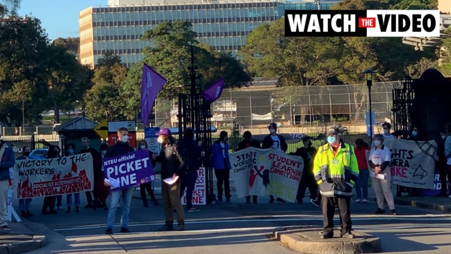Protesters block off Sydney Uni