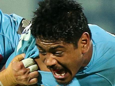 NEW PLYMOUTH, NEW ZEALAND - MAY 31: Will Skelton of the Waratahs is tackled during the round 16 Super Rugby match between the Chiefs and the Waratahs at Yarrow Stadium on May 31, 2014 in New Plymouth, New Zealand. (Photo by Hagen Hopkins/Getty Images)