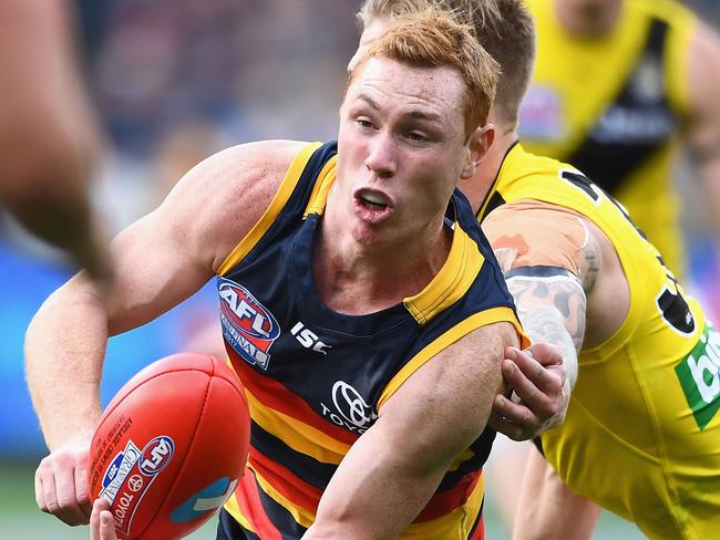 MELBOURNE, AUSTRALIA - SEPTEMBER 30: Tom Lynch of the Crows handballs whilst being tackled during the 2017 AFL Grand Final match between the Adelaide Crows and the Richmond Tigers at Melbourne Cricket Ground on September 30, 2017 in Melbourne, Australia.  (Photo by Quinn Rooney/Getty Images)